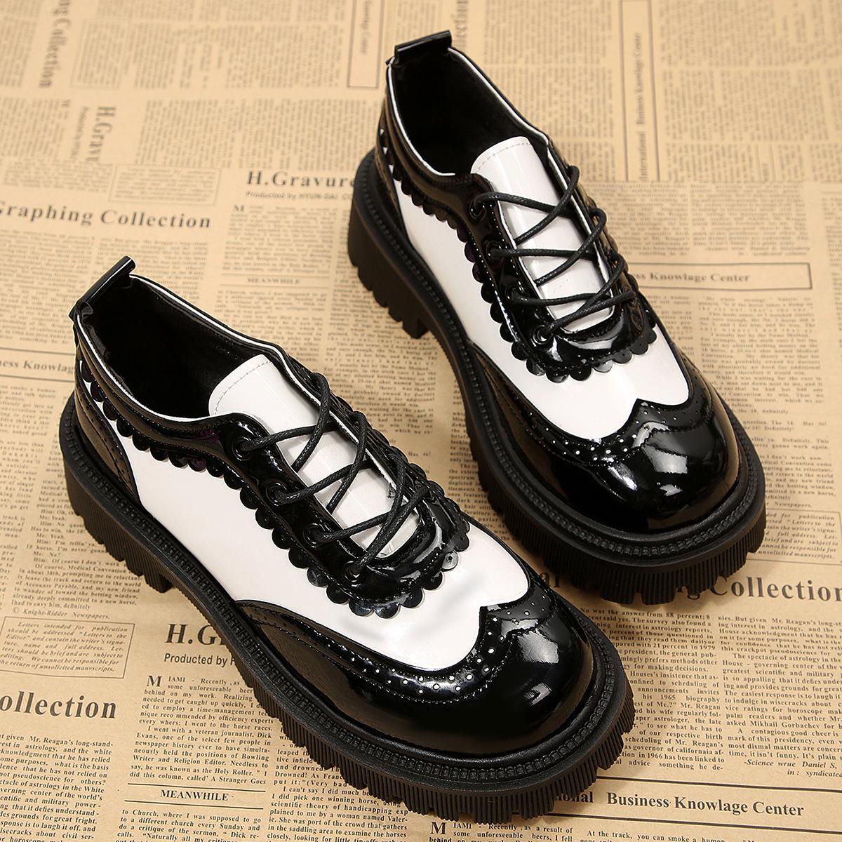 

Цветные низкие кроссовки для осени 2025 года Новые платформенные кроссовки на шнуровке Маффины Большого размера Маленькие кожаные туфли для женщин 42 белый