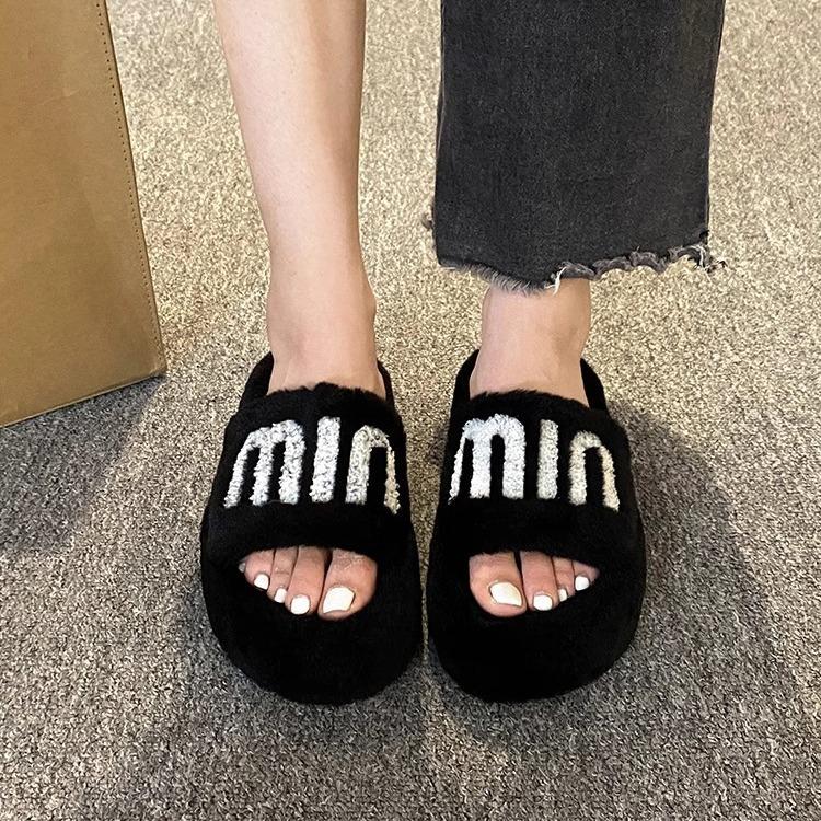 Thick-soled Mao Mao slippers for women to wear 2025 autumn and winter new cotton mop height increase small fashionable versatile Mao Mao shoes