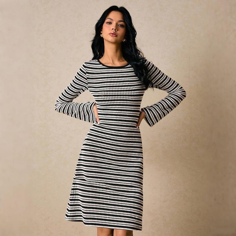 Round-neck Dress with Knitted Flared Sleeves and Fitted Design for Ladies