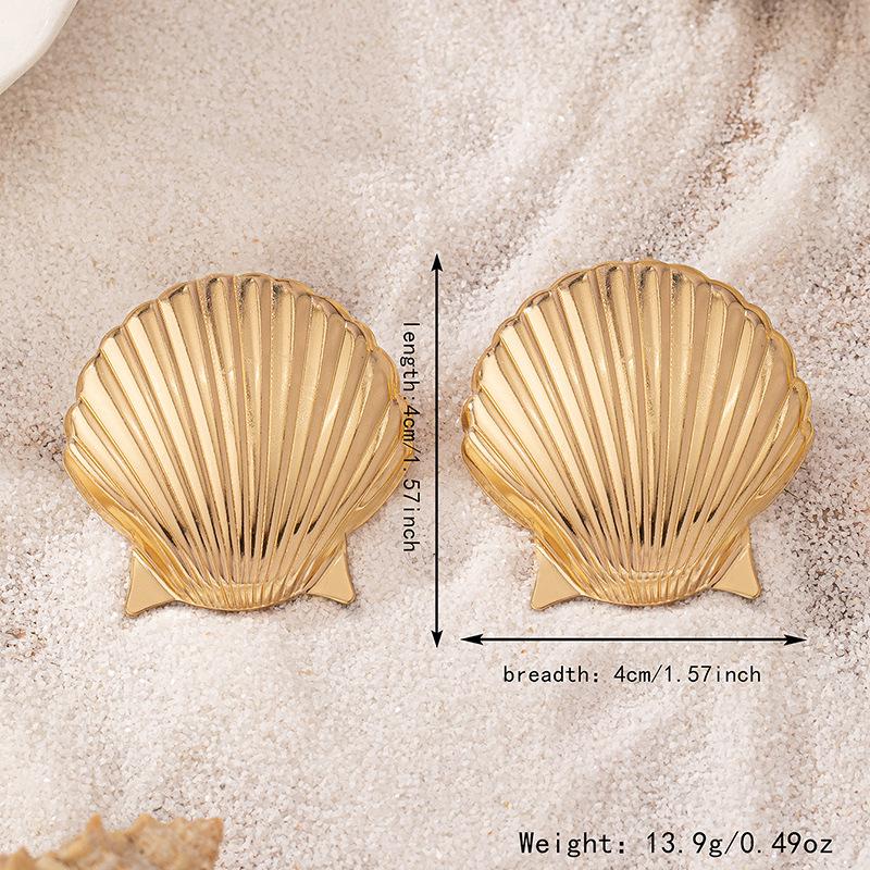 

Трендовые серьги в виде ракушек: Металлические шипы в европейском и американском стиле