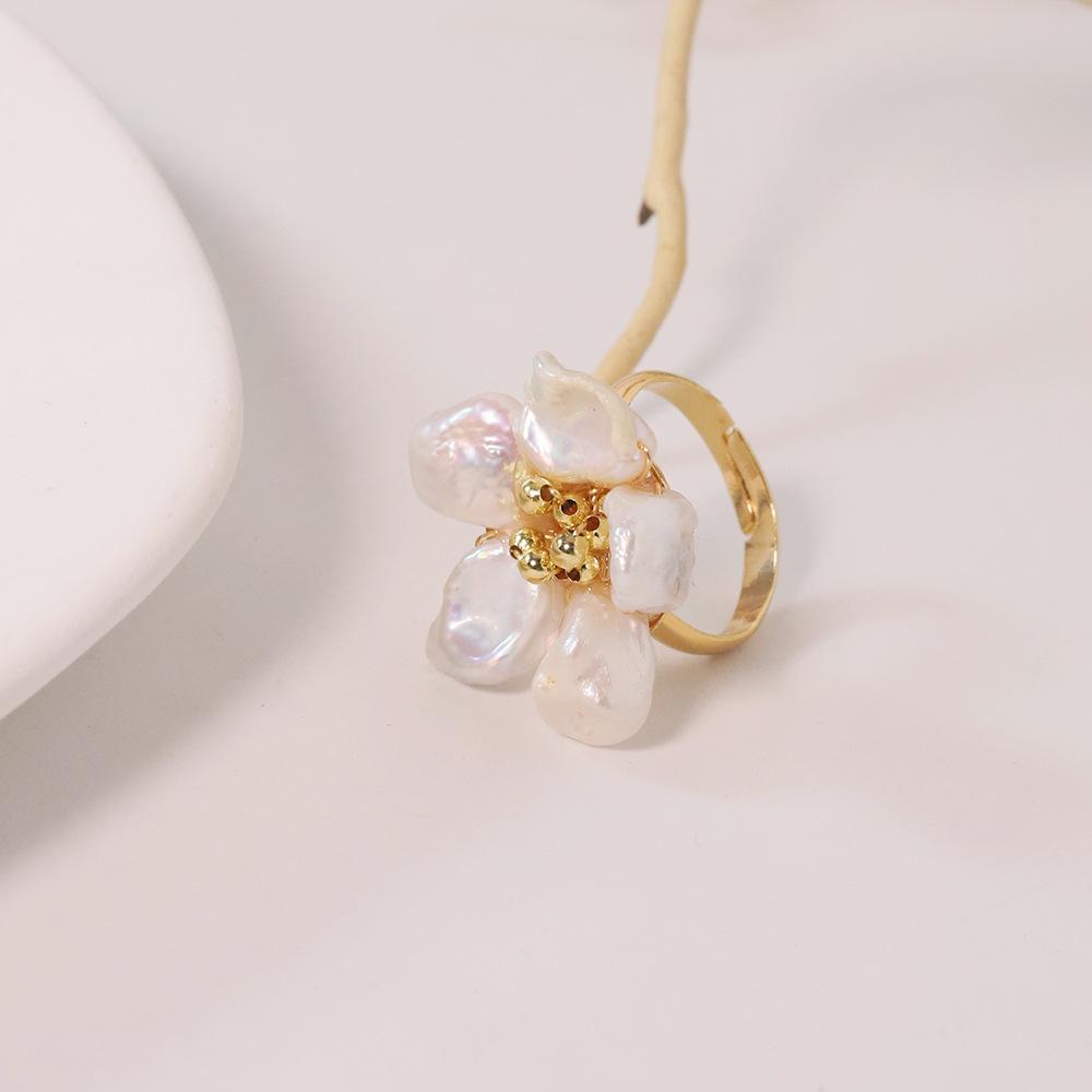 Pearl Ring Niche Retro High-end Flower Light Luxury Niche Ring Cool Style Elegant Accessory