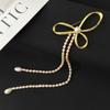 Goldene Seide Schnee-verzierte Perlenbrosche: Vintage Luxus Quasten-Accessoire für Damen-High-End-Mode