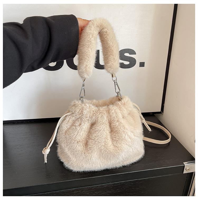 Elegant Women's Plush Bucket Shoulder Bags Rushed Fluffy Handle Ladies Purse Handlbags Faux Fur Female Small Crossbody Bags