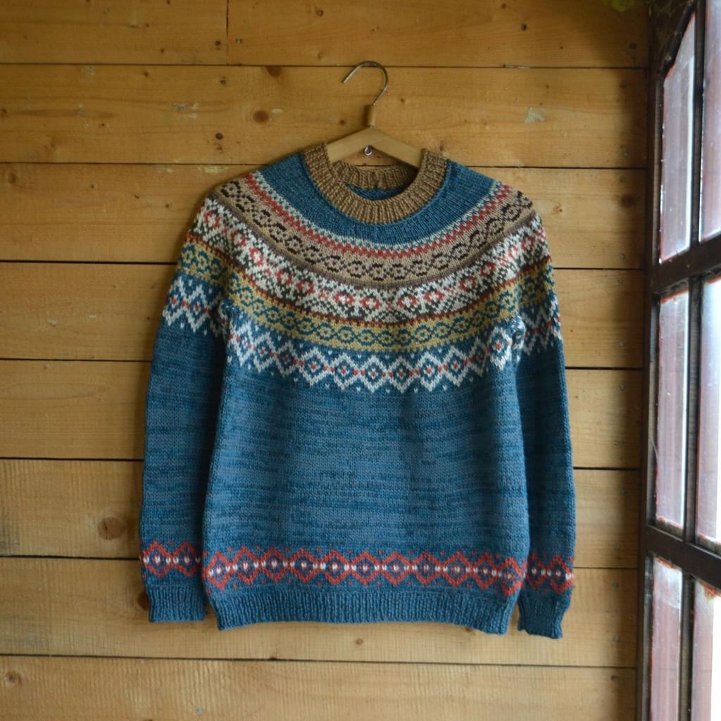 Women's Round Neck Colour Blocked Loose Fashion Pullover Knitted Top Luxurious Relaxed-fit Slimming and Versatile Top