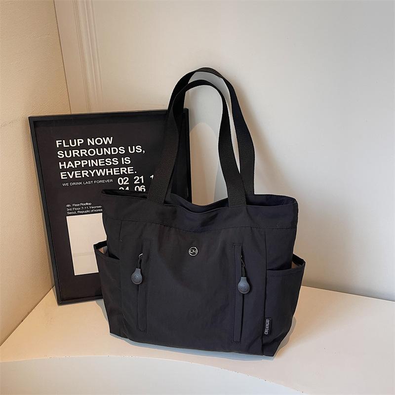 Large-capacity solid color women's bag winter new simple outdoor bag commuter high-value shoulder bag