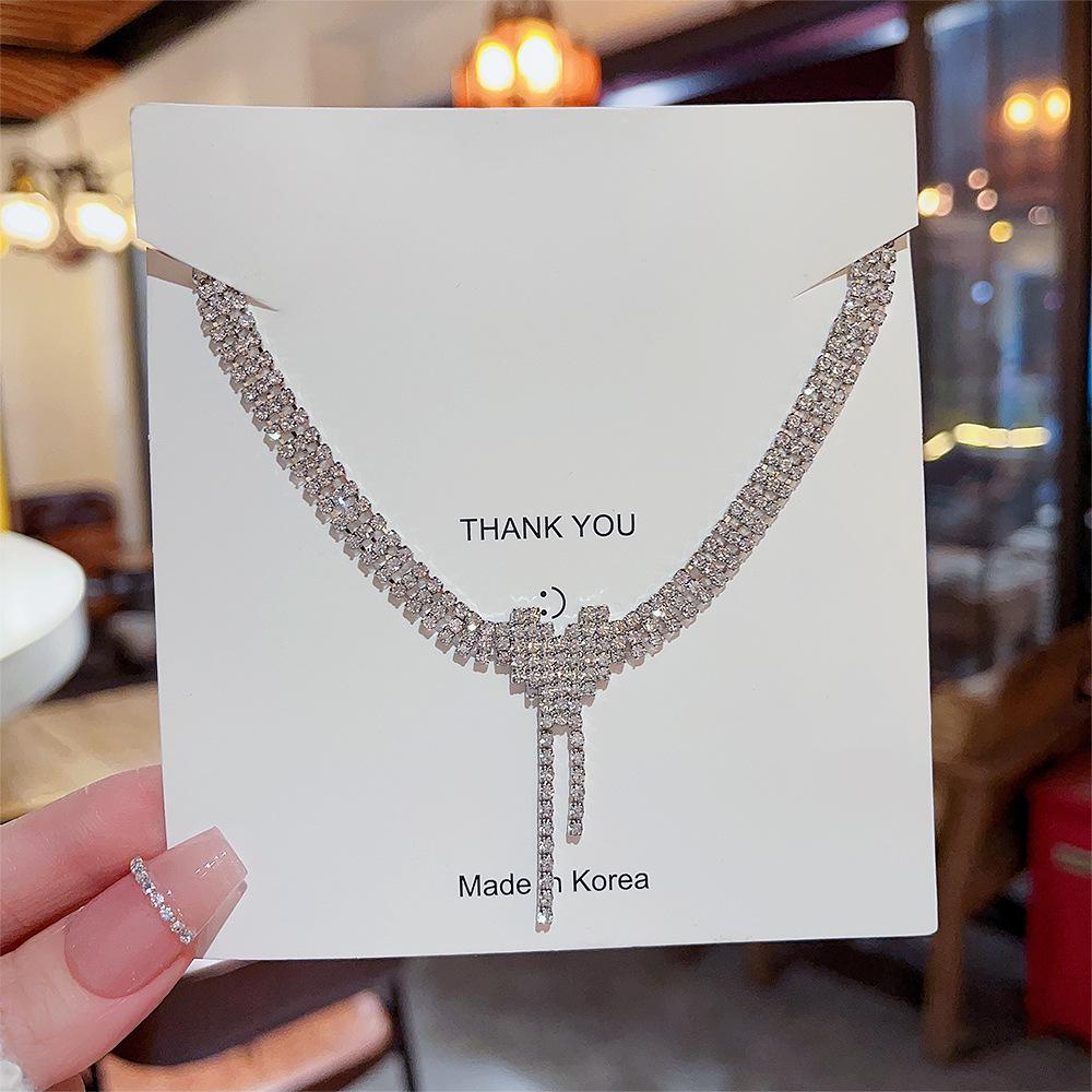 

Elegant Socialite Heart Choker Necklace: Women s Niche Design with Sparkling Diamonds