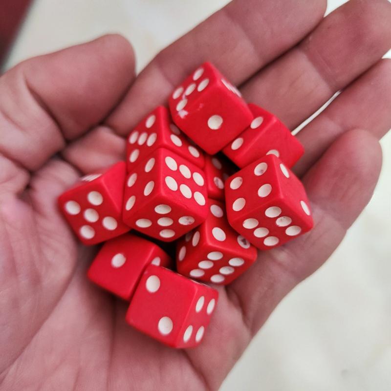 10 pezzi/set Nuovo prodotto di commercio estero Dadi a spigolo vivo da 15 mm a tinta unita Forniture per giochi da tavolo