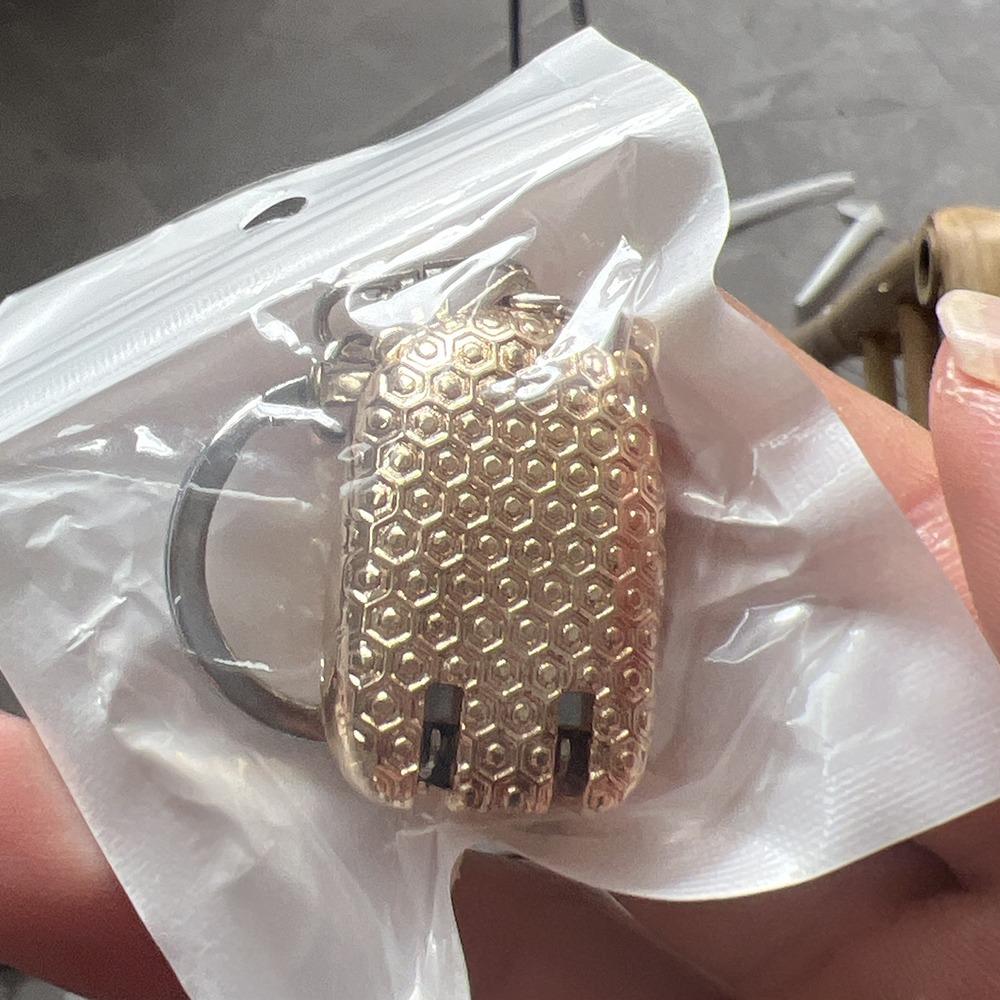 

Подстригайте ногти Кусачки для ногтей Складные щипцы для стрижки ногтей Отделение для багажа Брелок для унисекс розового золота