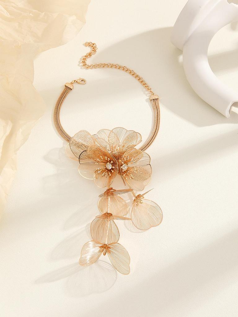 Vynikající luxusní náhrdelník s kamélií