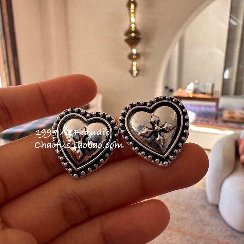 

E561 Studio Metal Distressed Carved Cross Stud Earrings Silver a pair