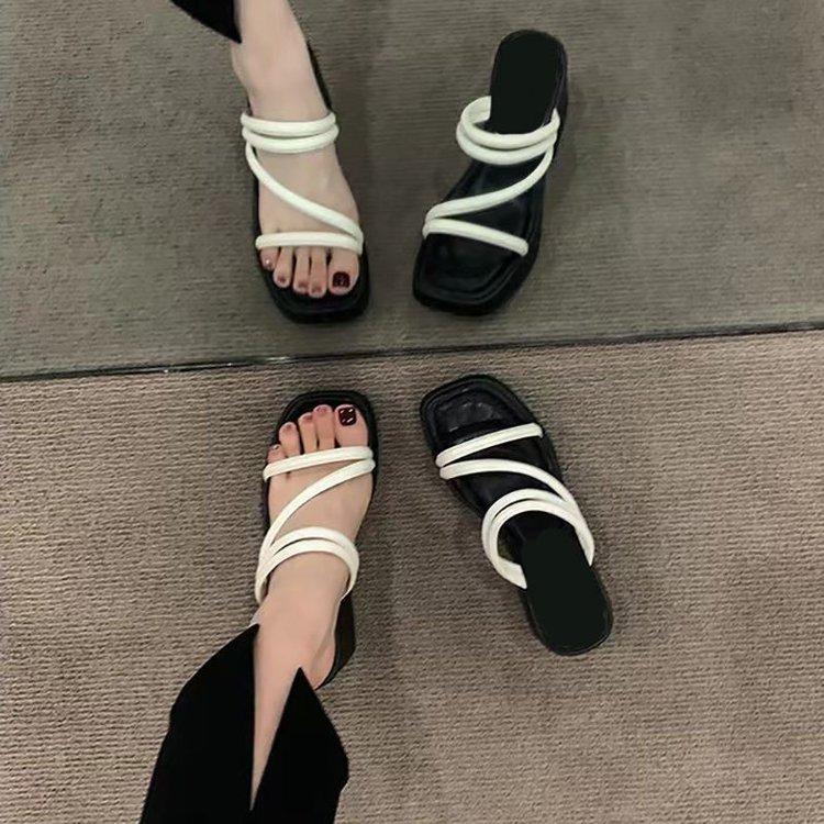 Small thick heel high heel sandals women's versatile Korean version 2025 summer new fashion waterproof platform platform platform platform slippers