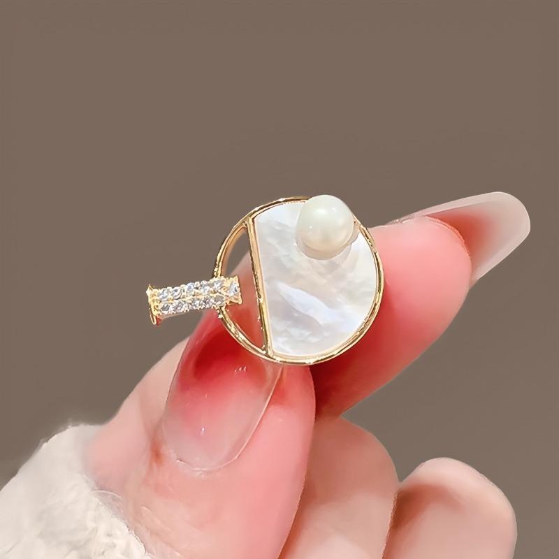 Creative Table Tennis Brooch with A Niche Design Sense, Anti-glare Pin, Collar Buckle, and Small Brooch Fix