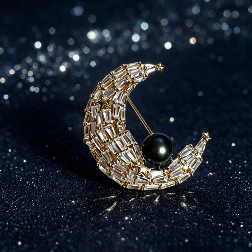 Moon pearl brooch, paired with natural black pearl luxurious three-dimensional zircon inlay, elegant jewelry for scarves, jackets, weddings. золотой