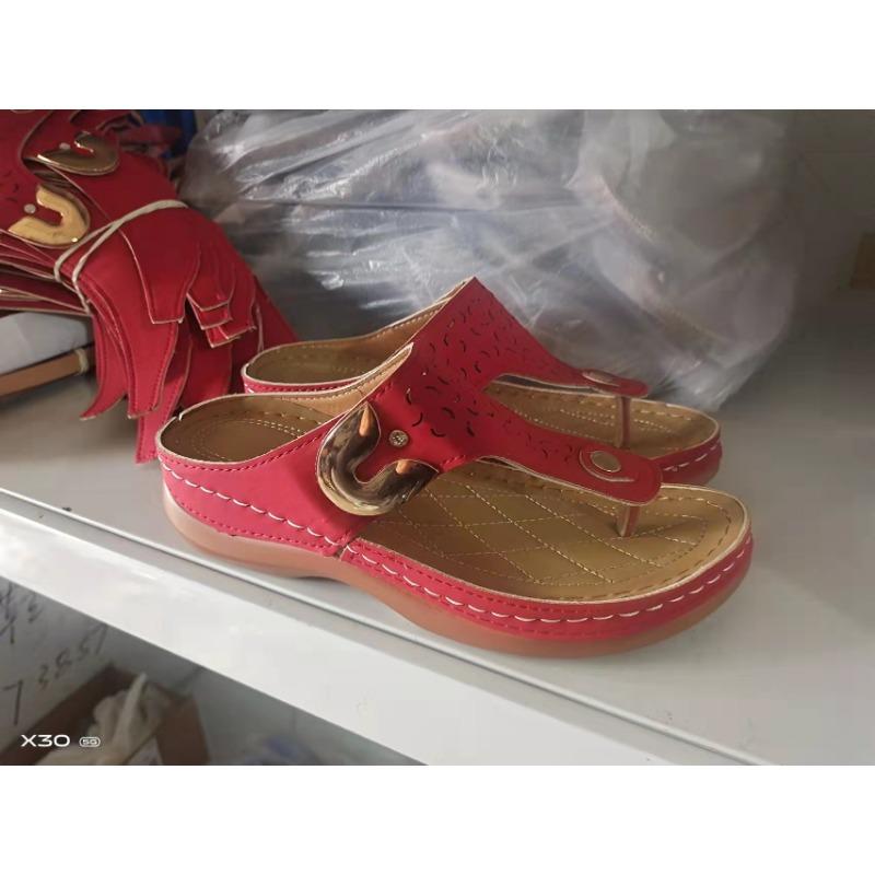Flat-bottomed thick-soled women's cool slippers large size 4 thick-soled flip-flops shoes summer new wedge slippers