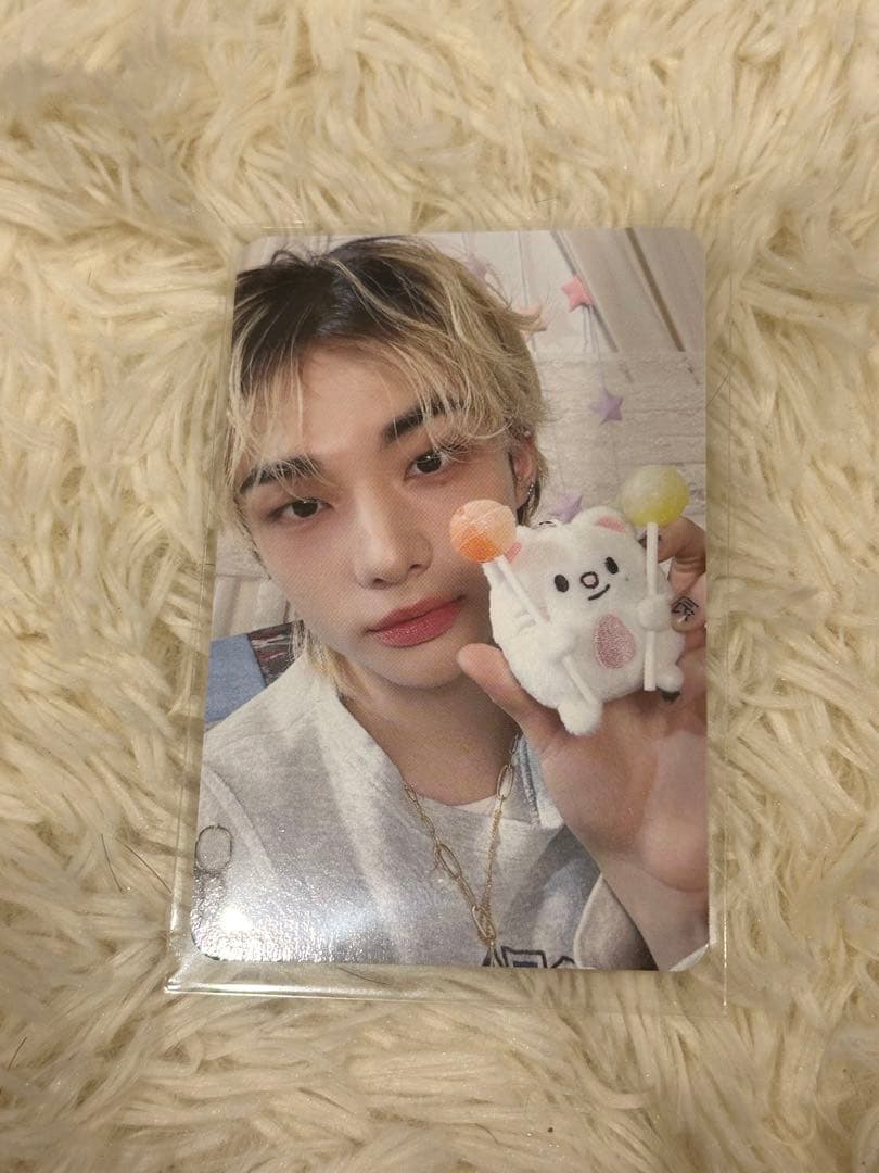[USED] 4/5 Stray Kids Fan Meeting Admission Bonus: Photocard - Hyunjin