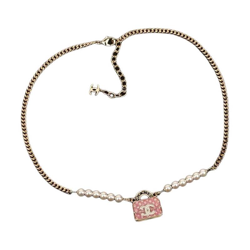 

CHANEL patchwork diamond handbag pendant - necklace women s gold золотий