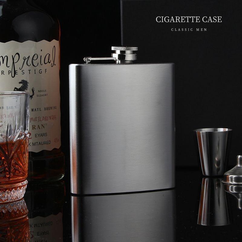 Premium Stainless Steel Hip Flask Lightweight Retro Design For Outdoor Use