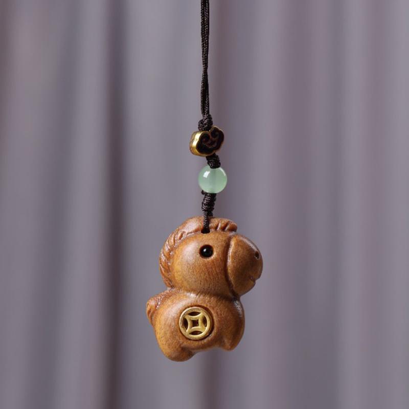 Sandalwood Carved Pony Keychain Zodiac Horse Pendant Backpack Hanging Decoration Lovely Wooden Artifacts Couple Creative Gifts as the picture