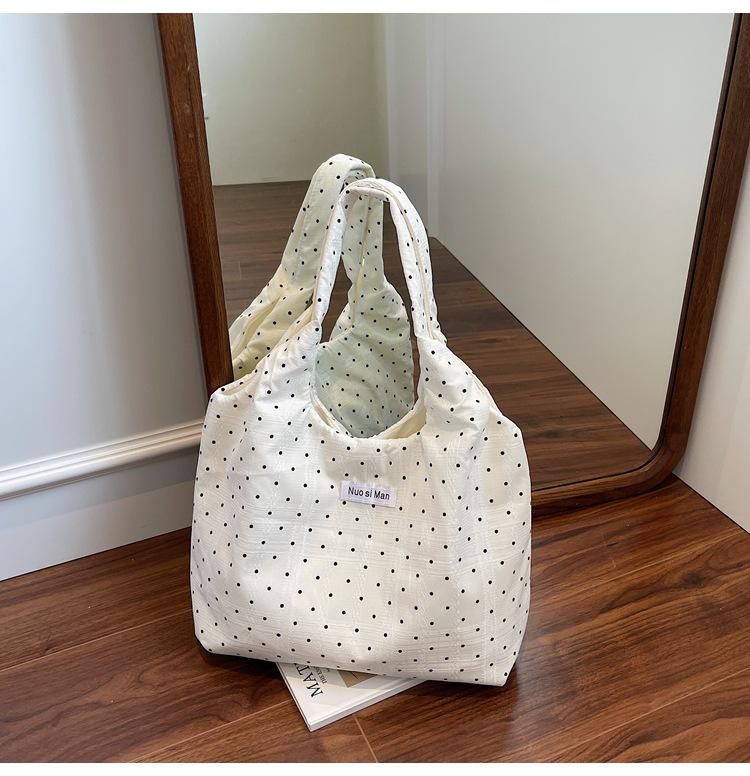 

Summer bucket bag women s 2025 new Korean version niche shoulder underarm bag polka dot lace pattern commuter tote bag белый