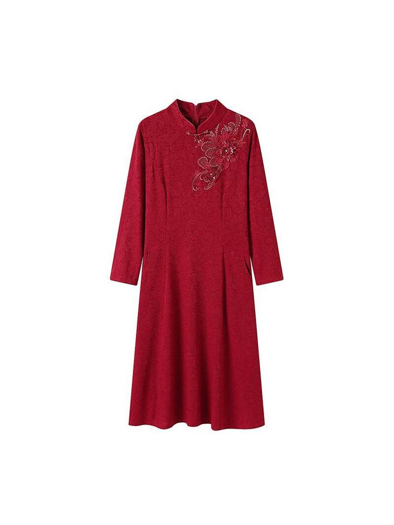 Red Long-Sleeve Qipao for Mothers, Elegant Autumn/Winter Wedding Banquet Dress