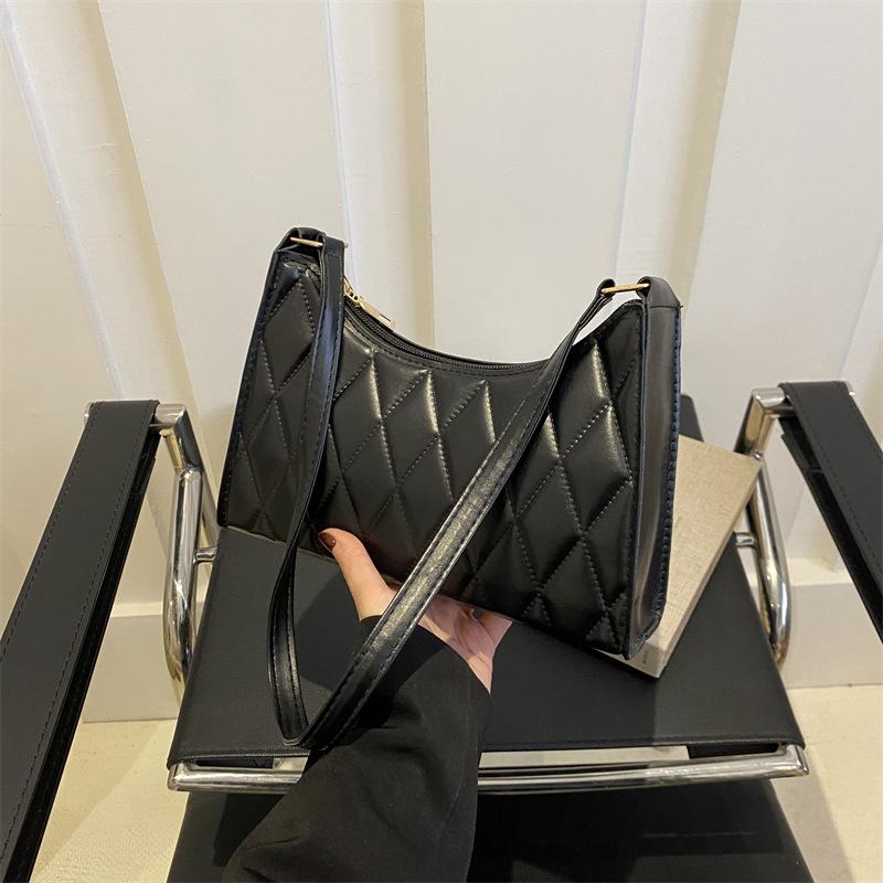 

Сумка подмышкой с вышивкой ромбами, женская, летняя, 2024 года, новый иностранный стиль, однотонная, через плечо, корейская версия, повседневная сумка чёрный