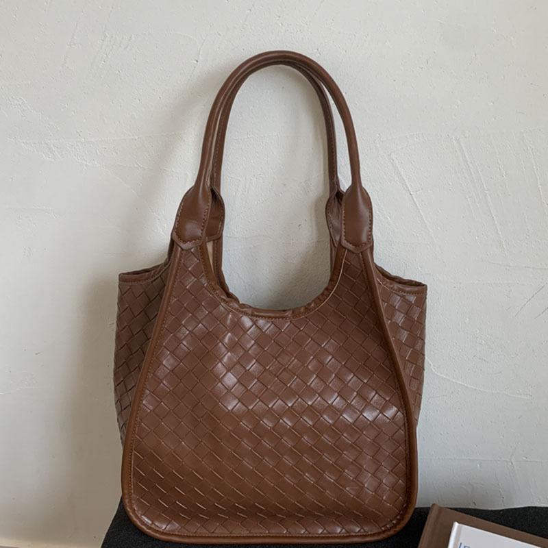 

Ретро плетеная сумка женская большой вместимости новая осенне-зимняя повседневная сумка через плечо текстурная сумка-тоут для通勤 коричневый