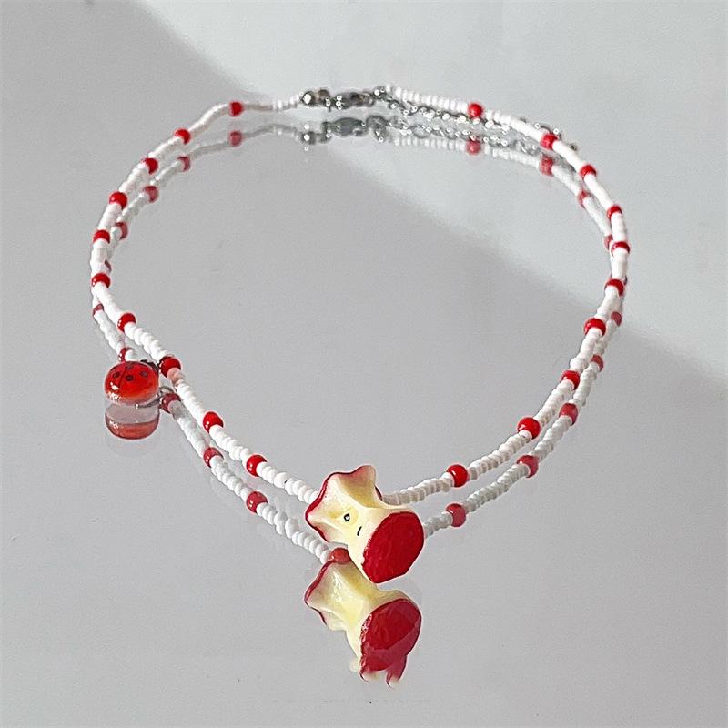 

Ожерелье-подвеска в виде яблочного огрызка из смолы с бисером из рисовых бусин, модная маленькая свежая цепочка для ключицы, универсальное нишевое детское забавное украшение для женщин