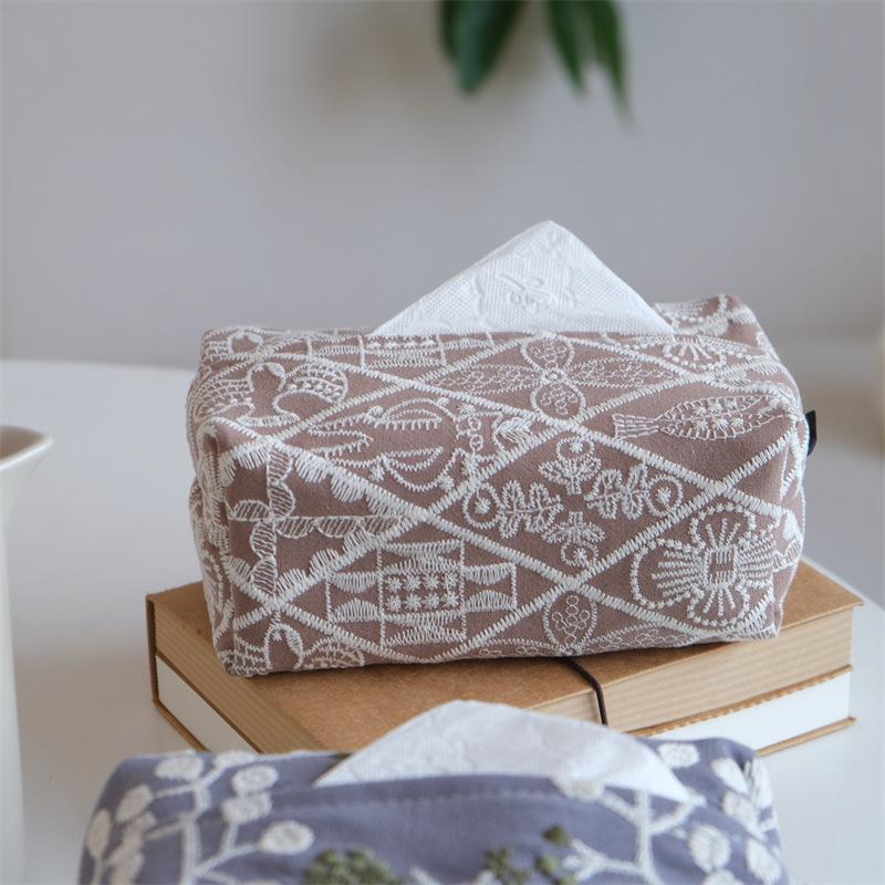 Cotton and linen heavy industry embroidery fabric tissue box French ins embroidery tissue cover paper storage dimensions: 17*11*8cm