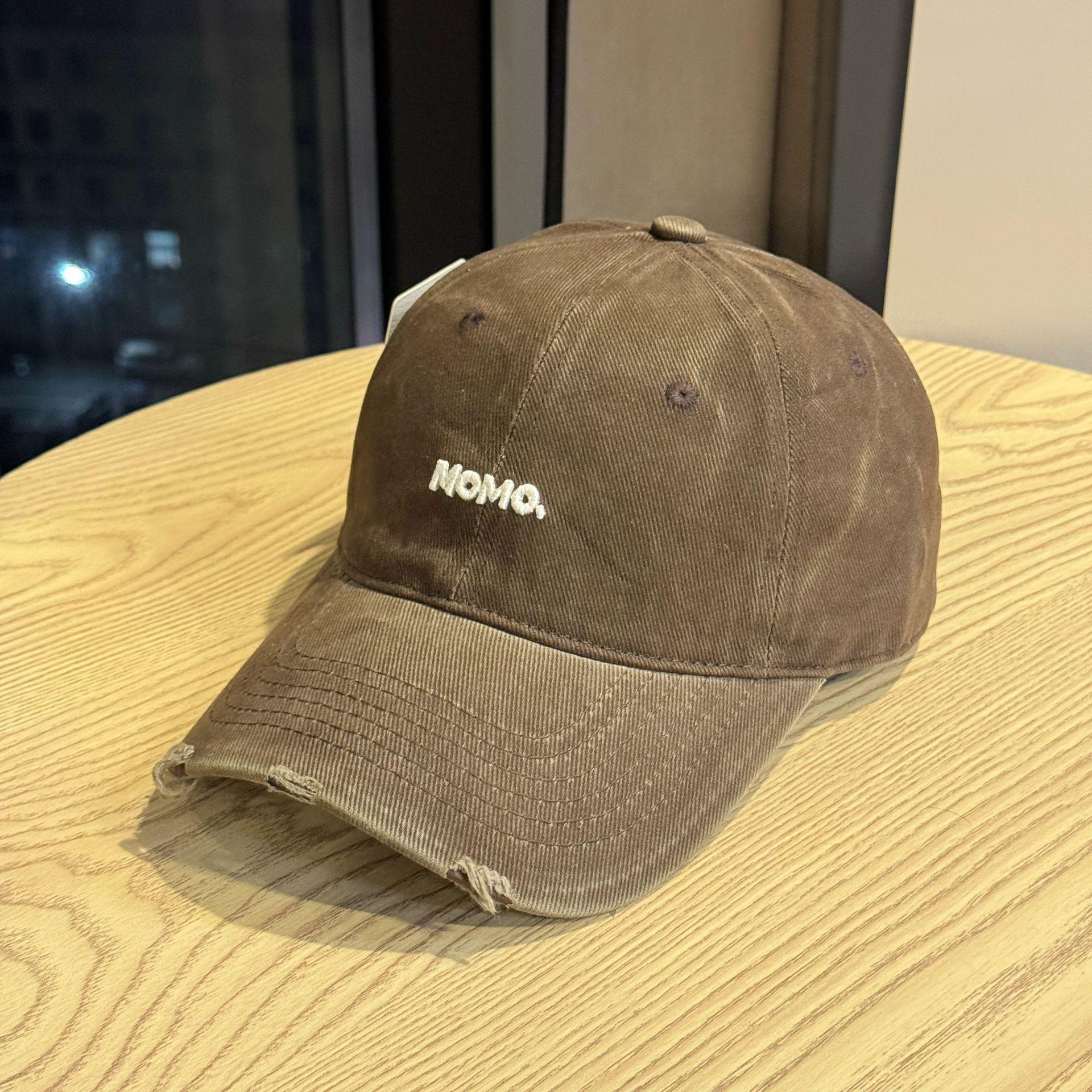 

Маленькие буквы Вышитая Выстиранная Мягкая Бейсболка для Женщин, Подчеркивающая Маленькое Лицо и Универсальная, Повседневная Бейсболка с Козырьком для Мужчин Adjustable