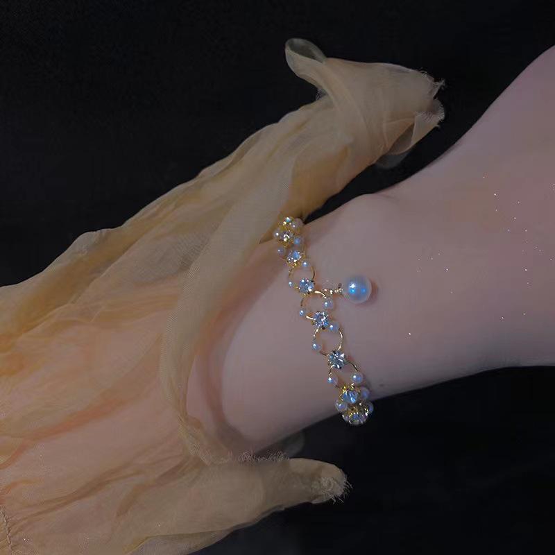 Retro-Style Rhinestone & Faux Pearl Bracelet - Korean Design, Versatile & Fashionable