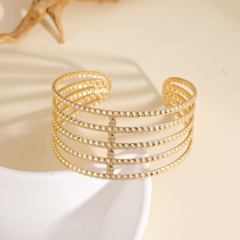 European Geometric C-Shaped Adjustable Metal Bracelet for Women - Exaggerated High-End Open Bangle