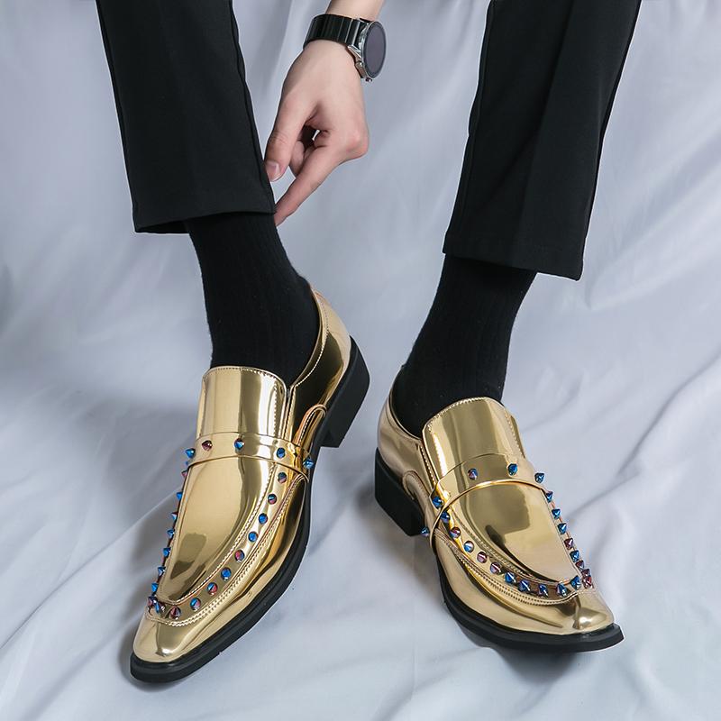 Britain Men's Pointed Black Gold Rivet Casual Dress Homecoming Shoes Rock Punk Loafers Formal Wedding Footwear Zapatos Hombre