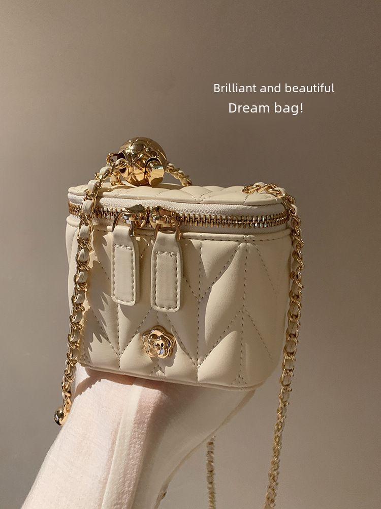 Camellia Diamond Chain Messenger Bag - Versatile, Trendy, and Casual Shoulder Bag