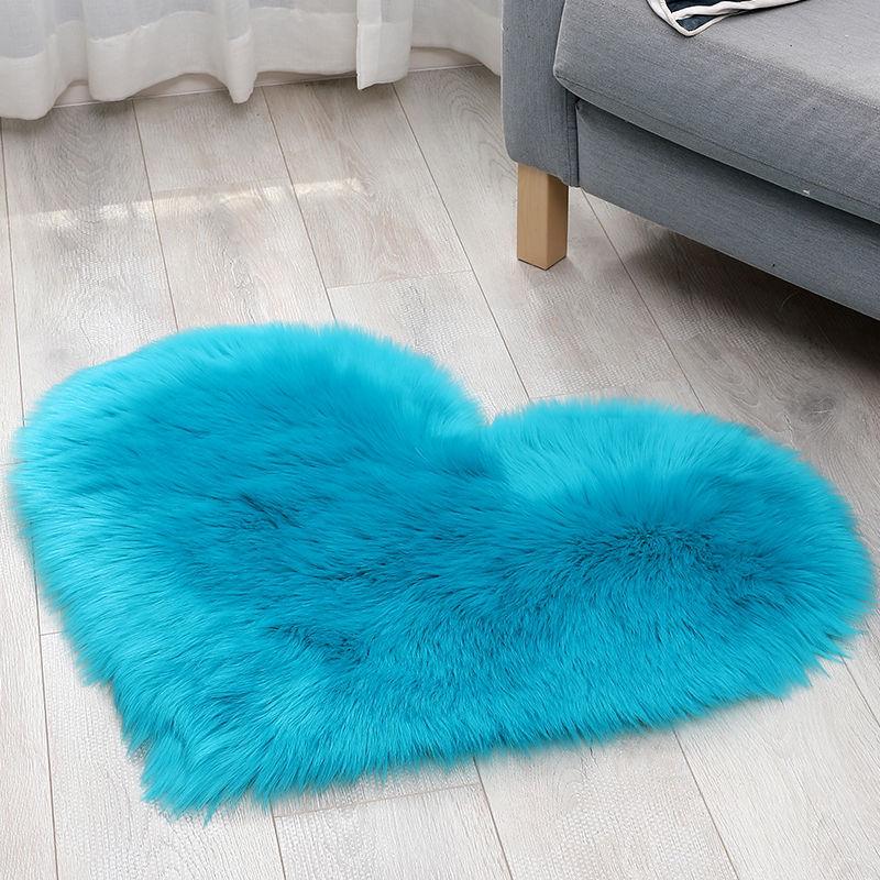 Nordic Style Plush Heart-Shaped Rug - Imitation Wool Love Heart Blanket, Ideal for Weddings and Home Décor