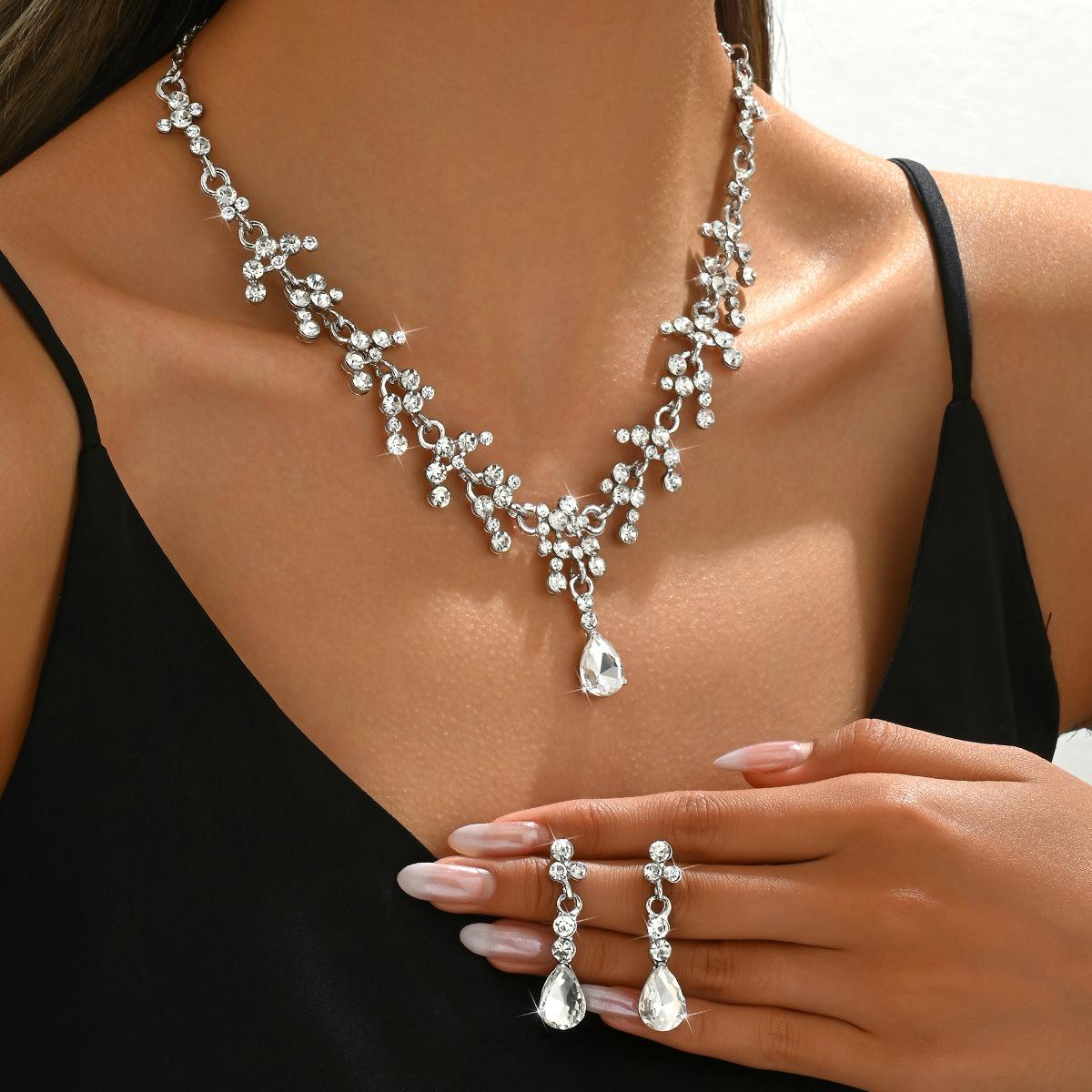 2026 + Alloy Rhinestone Wedding Necklace Earrings Bridal Wedding Accessories Banquet Ladies Jewelry 45CM