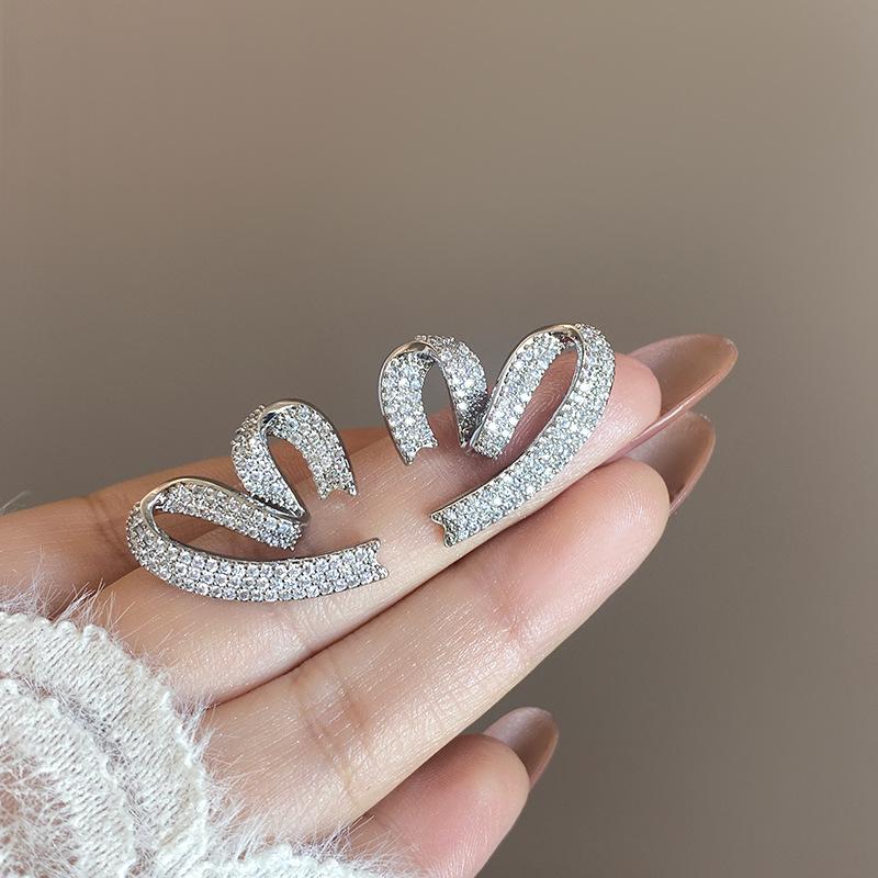 

Серьги-пусеты с цирконом, простые модные серьги в стиле холодного ветра, универсальные, легкая роскошь, высококлассные серьги