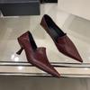 Einzelne Schuhe spitz hohe Absätze dünne Absätze kleine Lederschuhe Damen vielseitig tiefer Ausschnitt Arbeitsschuhe