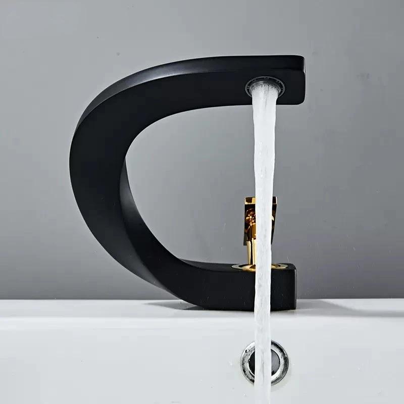 Rubinetto per lavabo da bagno in ottone Acqua calda e fredda Rubinetti per lavabo Creativo Lussuoso Rubinetto per lavabo Montaggio a ponte Torneira Banheiro Vintage