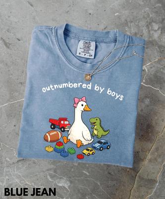 Lustiges Jungenmama Gans T-Shirt, Überrannt von Jungs Shirt, Geschenk für Mutter von Jungen, Lustiges Jungen Mama Tee, Albernes Gänse Mama Shirt, Trendiges Mutterschafts Tee