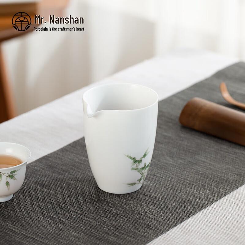 Herr Nanshan. Handbemalte Keramik-Teegerechtigkeitsbecher