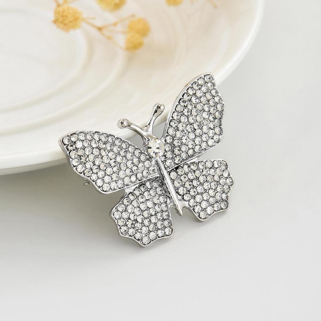 High-End Floral Brooch: Elegant Women's Corsage Pin for Suits