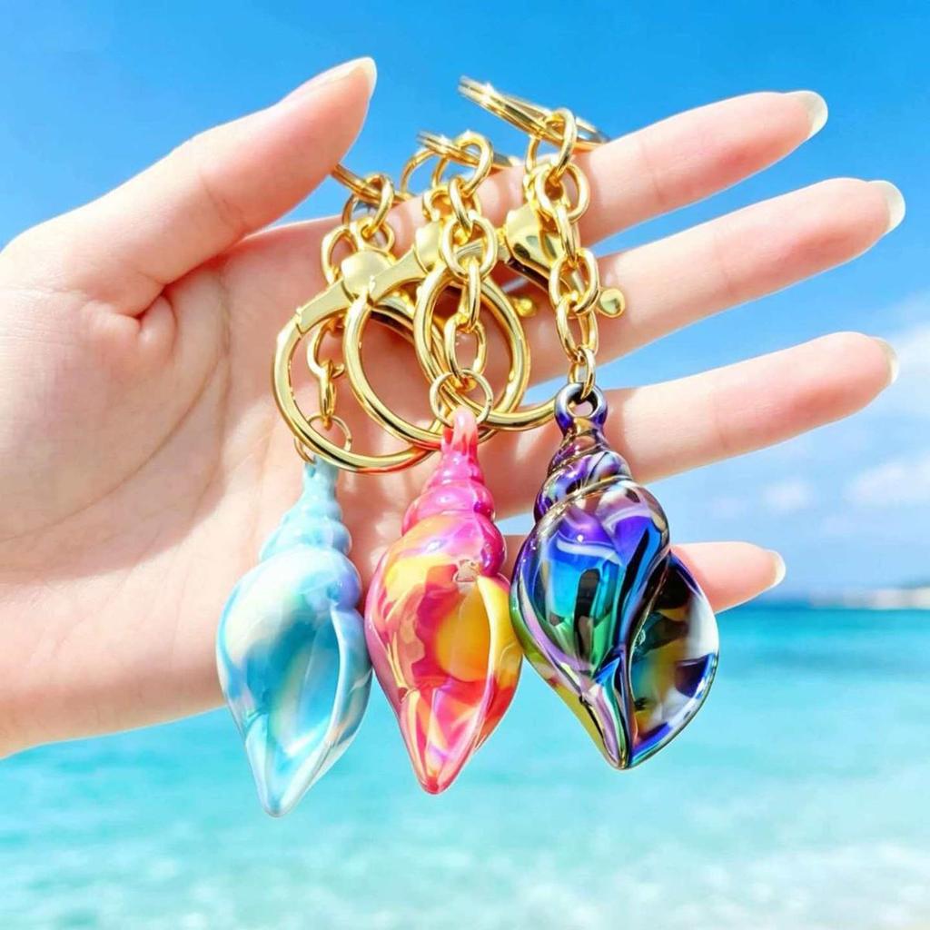 Red Plated Cartoon Conch Keychain Pendant - Small, Exquisite Gift for Couples and Car Keys