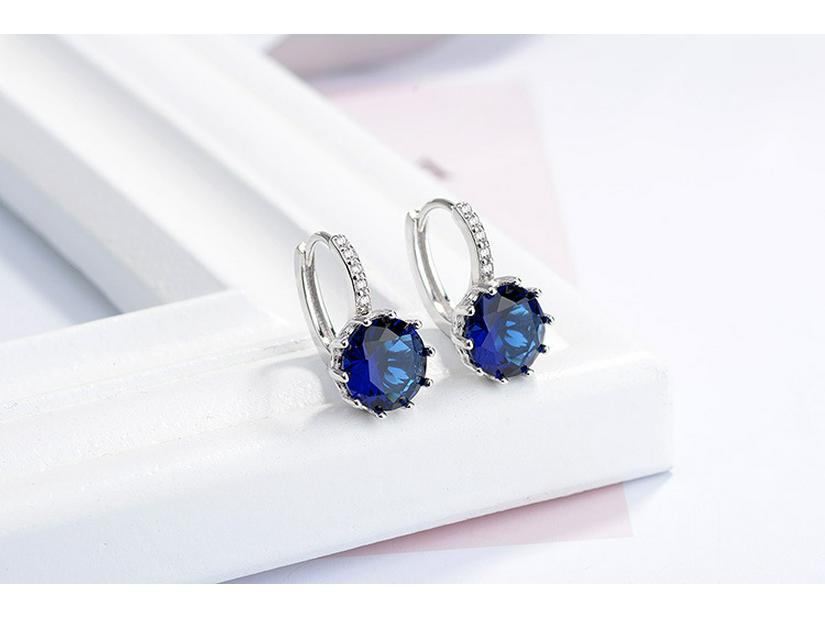 Elegant Multicolored Diamond Earrings for Women: Simple, Versatile, and Sophisticated