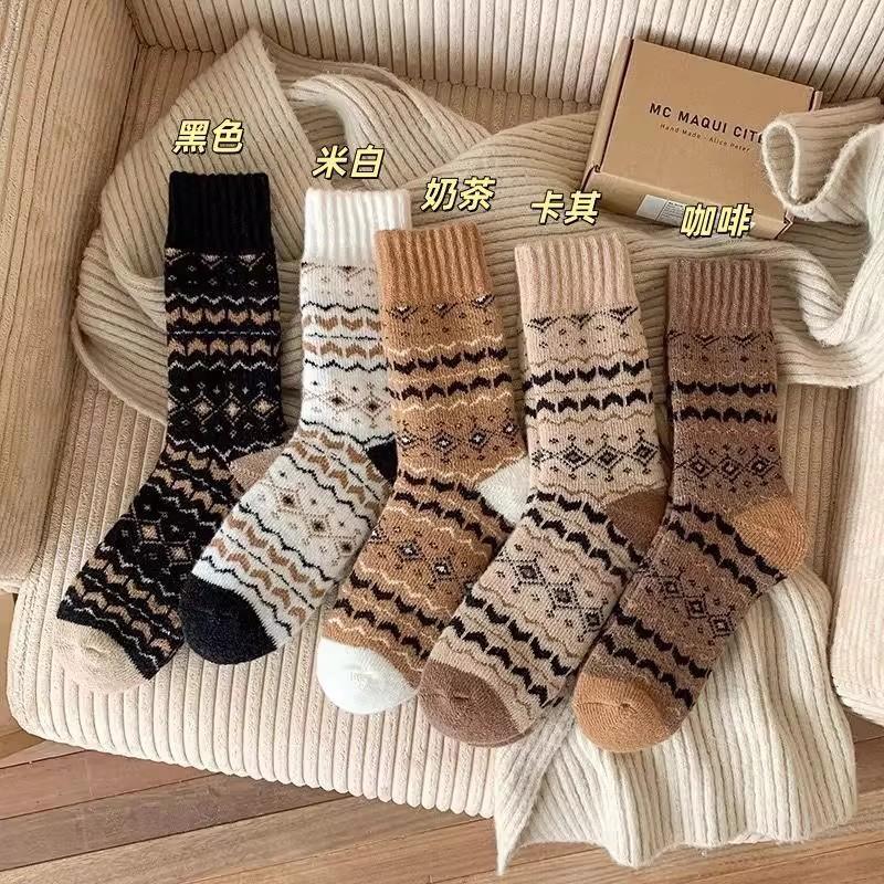 

Warm new autumn and winter mid-tube thick terry retro socks for men and women, forest style student couple socks Average Size чёрный