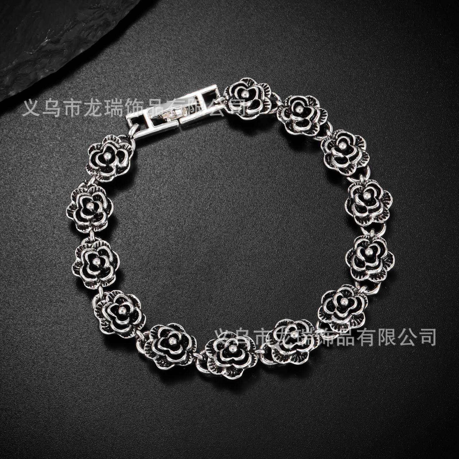 

Fashionable Vintage Bracelets: Trendy Accessories One Size