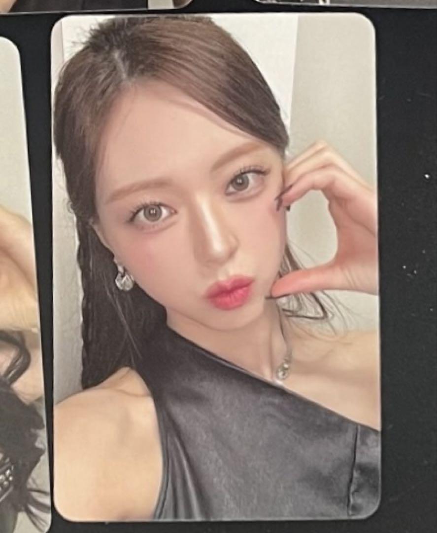 

[USED] ITZY Yuna GOLD Starriver Yonton Limited Dress Trading Card