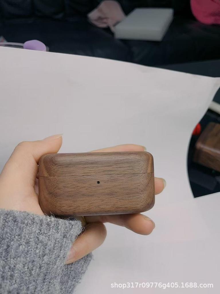 Walnussholz-Etui für Panasonic Technics EAH-AZ100 kabellose Noise-Cancelling-Kopfhörer von MARR. Laden mit aufgesetztem Case. Unisex.