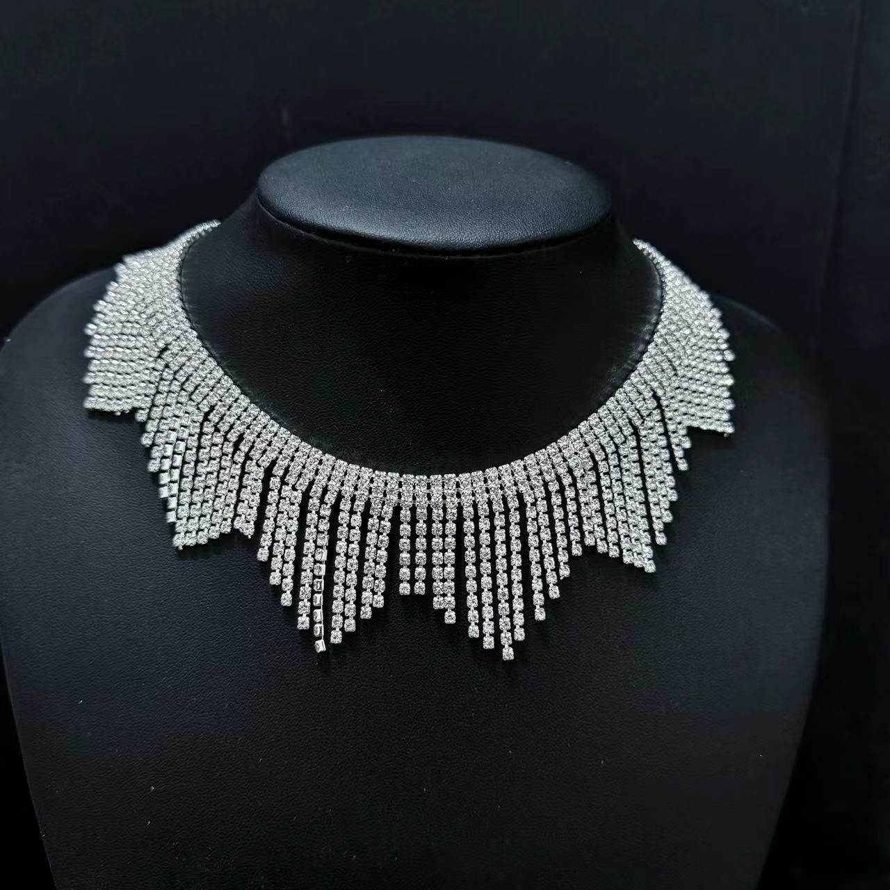 

Элегантное колье-чокер с кисточкой из страз: Европейско-американские роскошные банкетные украшения серебряный