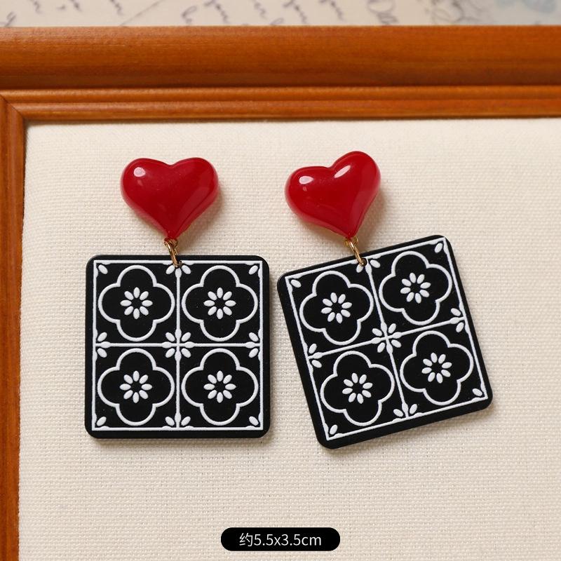 

Retro red and black contrasting earrings niche high-end vacation style bohemian stud earrings women s long ear jewelry