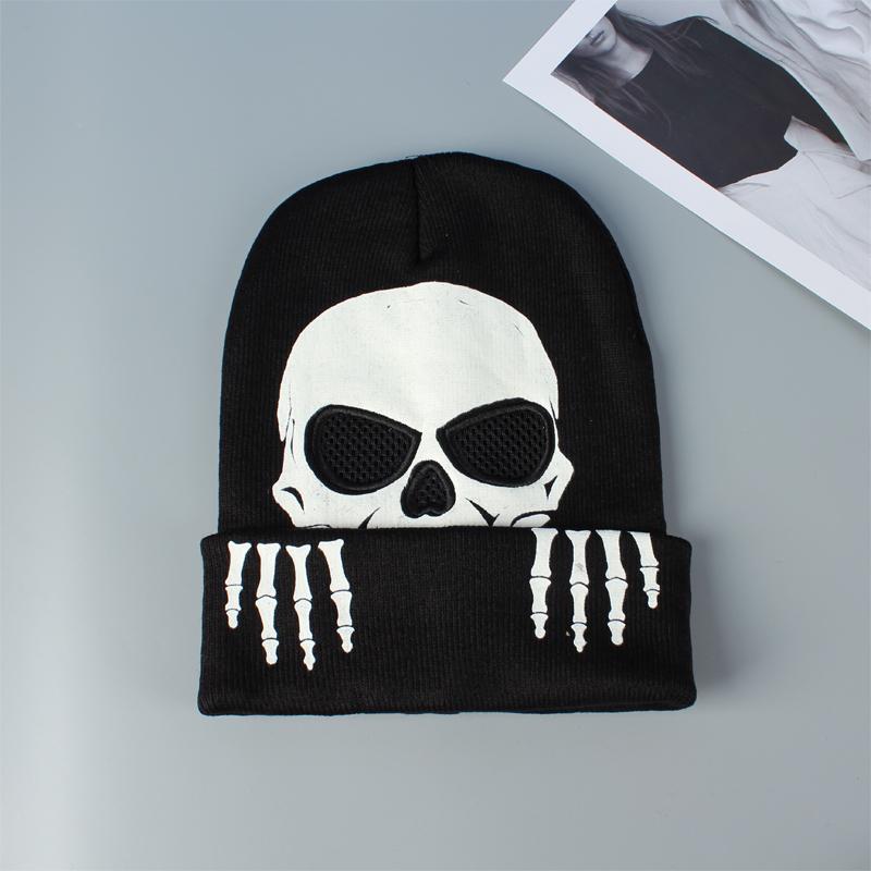 Fun skull print knitted hat for men and women for Halloween holiday dressing, suitable for outdoor windproof and warm keeping